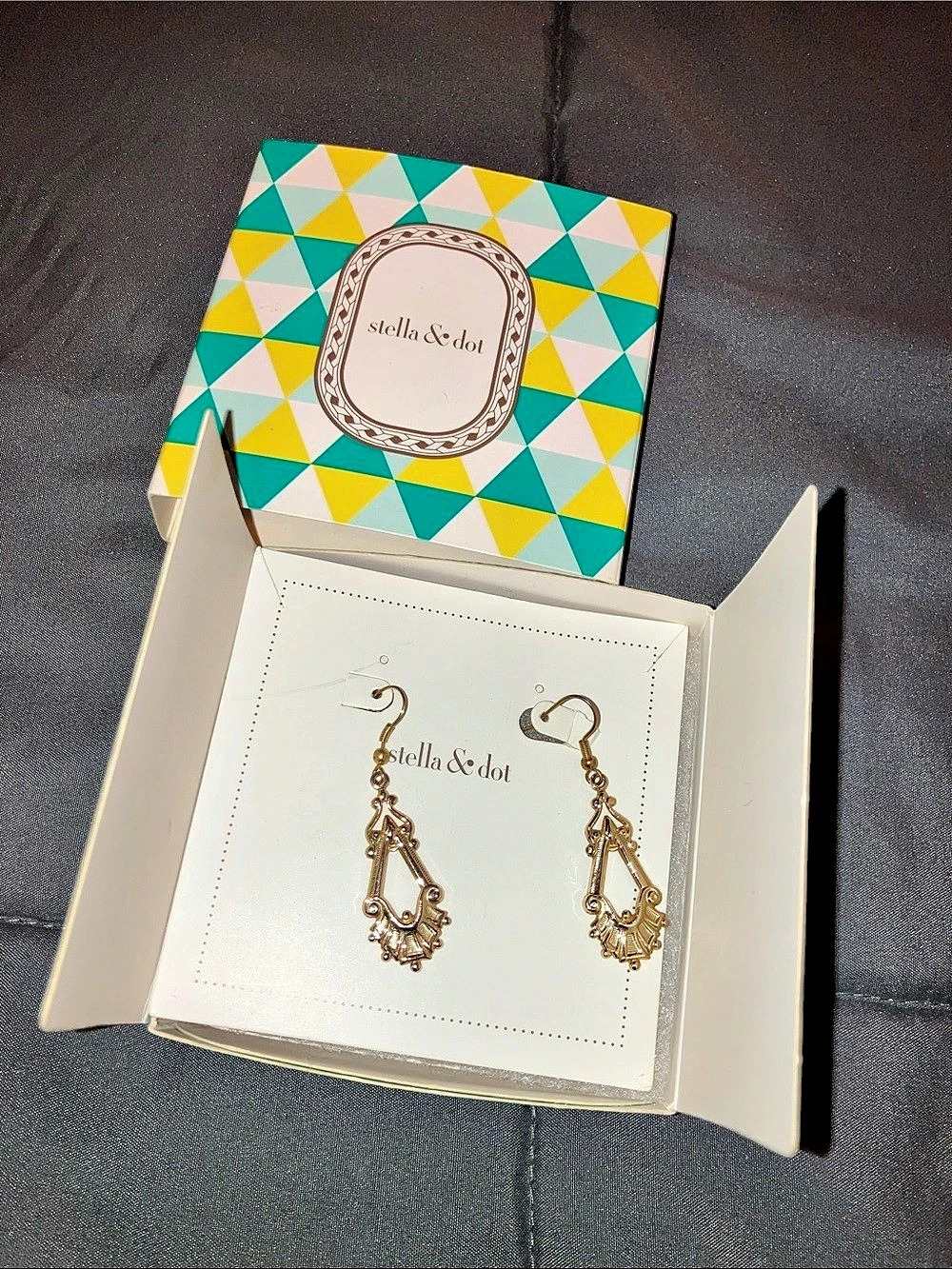 Stella & Dot Drop Earrings in Gold Like New